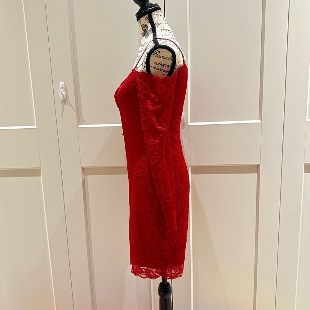 ✨GUESS Sexy Beautiful Off Shoulder Dress - Good
condition- Size Small✨ - Picture 7 of 15